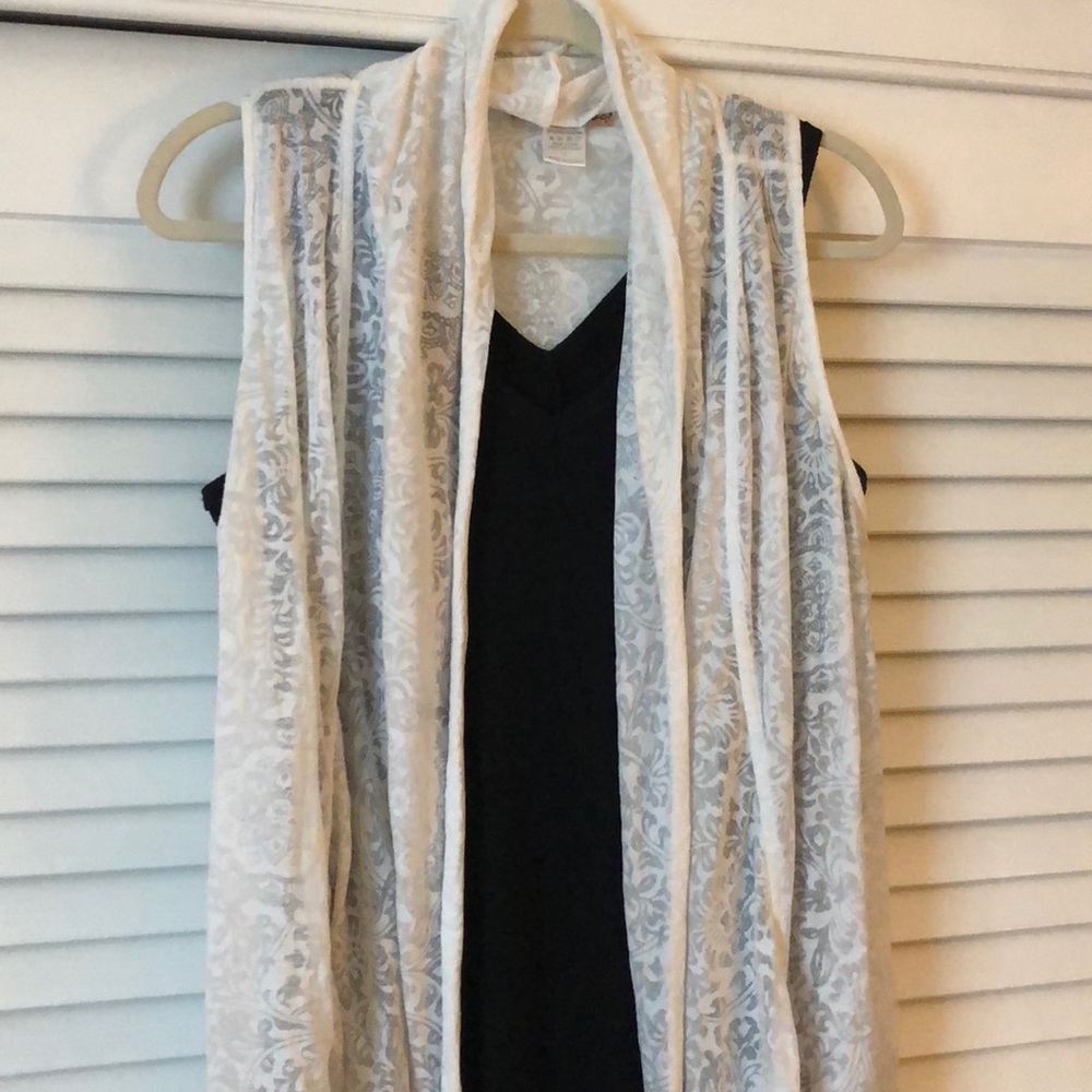 V-neck Ribbed t-shirt midi dress w/ offwhite vest.